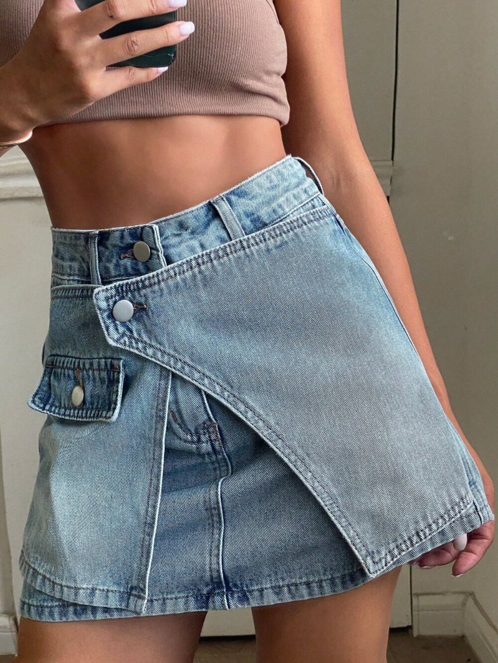Medium Wash Casual Women's Regular Fit Mid-Waist Split Patchwork Denim Shorts - Picture 5 of 7